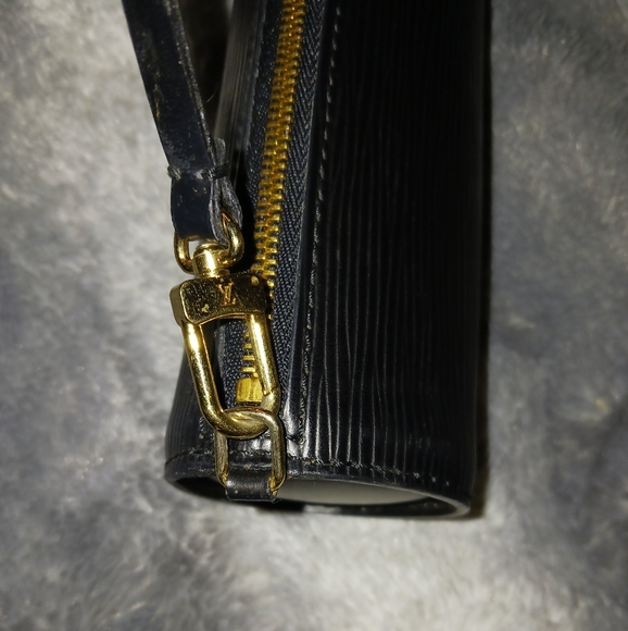 LIKE NEW Auth Louis Vuitton Mini Epi Leather Pouchette Handbag - Picture 5 of 7